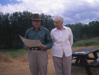 Visitors from Indiana stoped at Travelers’s Rest